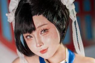 观看Sayo Momo在海边留下的瞬间，原图中的每一丝微风都有故事！